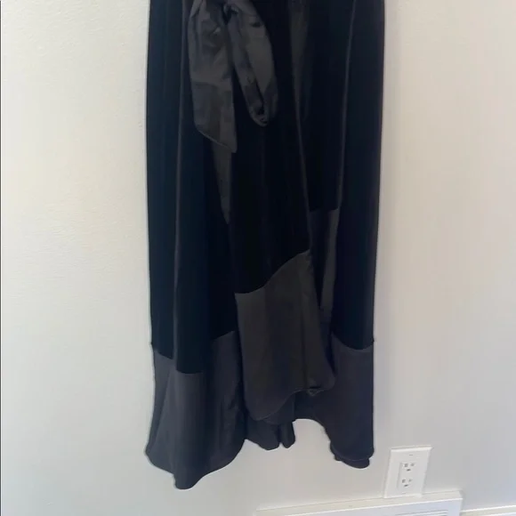 NWOT DKNY Midi Black Sleeveless Faux Wrap V Neckline Velvet Dress Size 4 - Picture 7 of 11
